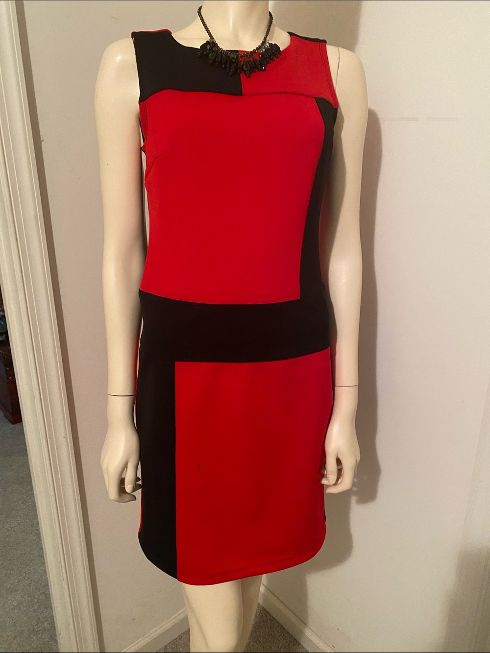 Cynthia Rowley Red and Black Sleeveless Colorblock Shift Dress
